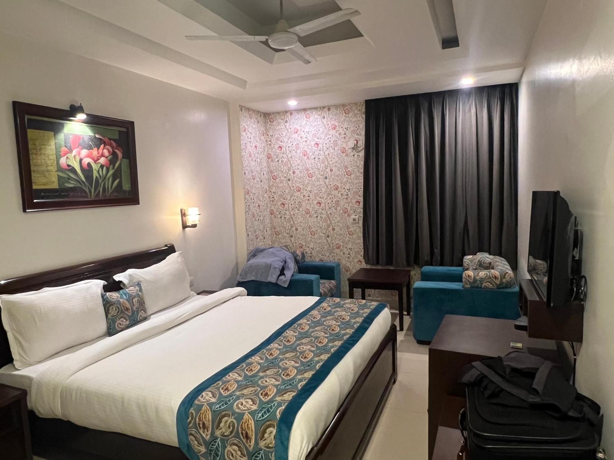 Nikko Blue - Boutique Hotel Gurgaon Ngoại thất bức ảnh