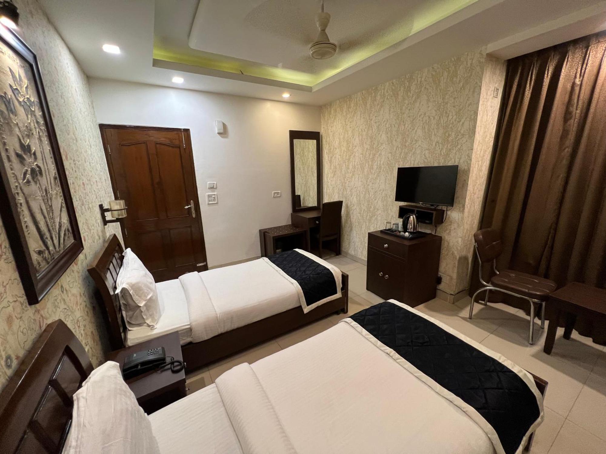 Nikko Blue - Boutique Hotel Gurgaon Ngoại thất bức ảnh