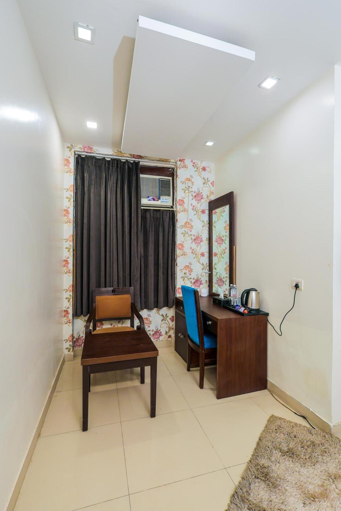 Nikko Blue - Boutique Hotel Gurgaon Ngoại thất bức ảnh