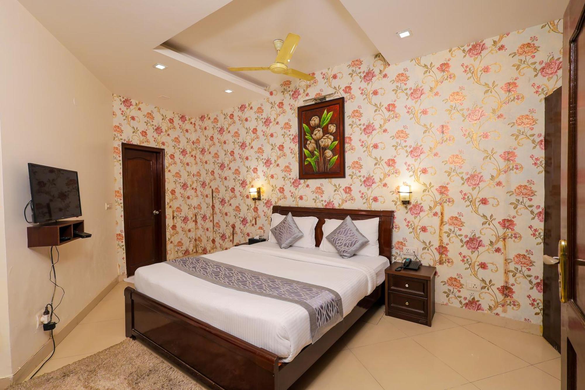 Nikko Blue - Boutique Hotel Gurgaon Ngoại thất bức ảnh