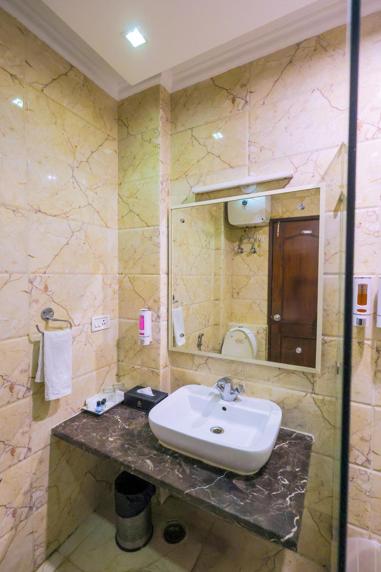 Nikko Blue - Boutique Hotel Gurgaon Ngoại thất bức ảnh